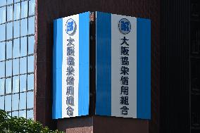 Logo and signage for Osaka Kyoei Credit Union.